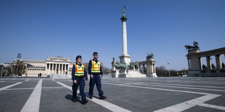 Hungaria liron masat për ata që posedojnë kartë të imunizimit