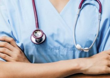 Oda e infermierëve në Ditën e tyre përmendin ballafaqimet me financa dhe koronavirusin