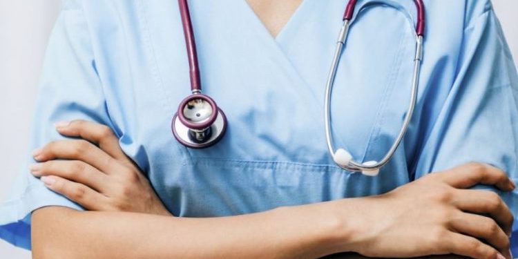 Oda e infermierëve në Ditën e tyre përmendin ballafaqimet me financa dhe koronavirusin