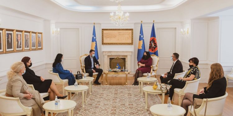 Osmani takim me përfaqësues e Infermierëve: Vlersoj punën në përballje me pandeminë