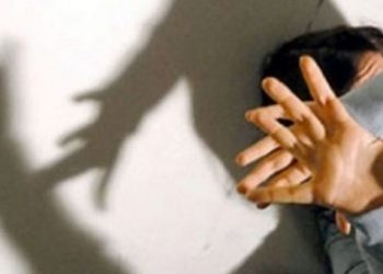 Prishtinasi ushtron dhunë ndaj bashkëshortes, arrestohet nga Policia