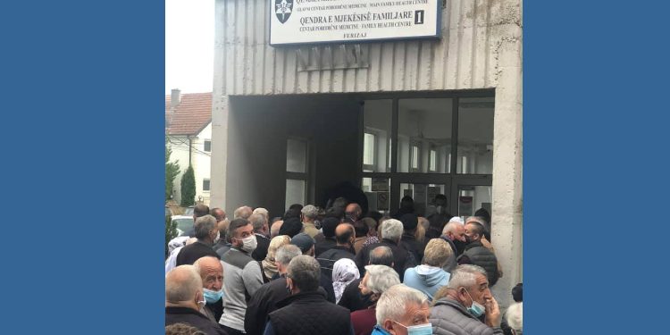 Krijohet tollovi para QKMF-së në Ferizaj për marrjen e vaksinave anti-Covid