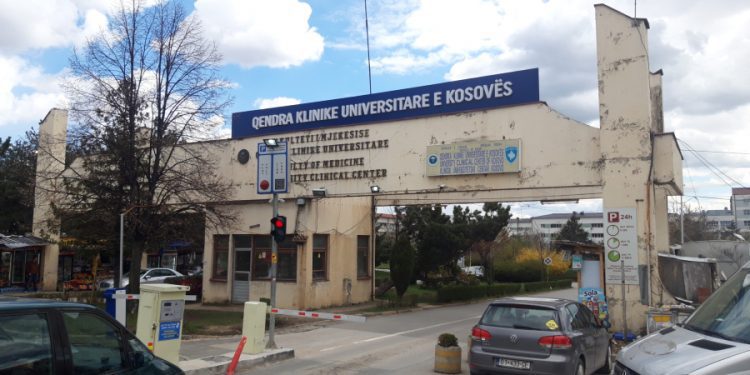 Pacientët në QKUK ankohen ndaj ushqimit që po ju servohet