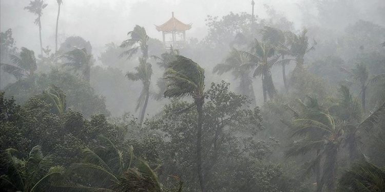 Stuhia e erës në Kinë, 10 të vdekur