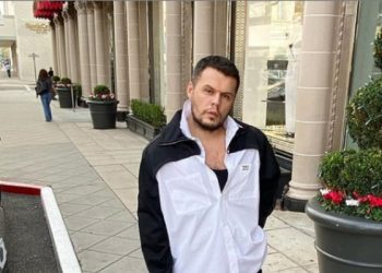 Edhe një yll tjetër i modës vishet me fustan nga dizajneri Valdrin Sahiti