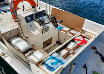 Arrestohet shqiptari u kap me 400 kg drogë, ishte nisur në drejtim të Italis me varkë