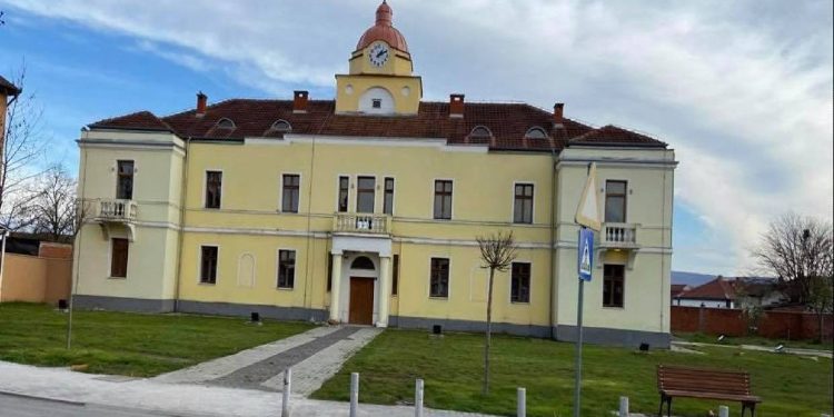 Vushtrria bënë zgjidhje për parking për diasporen