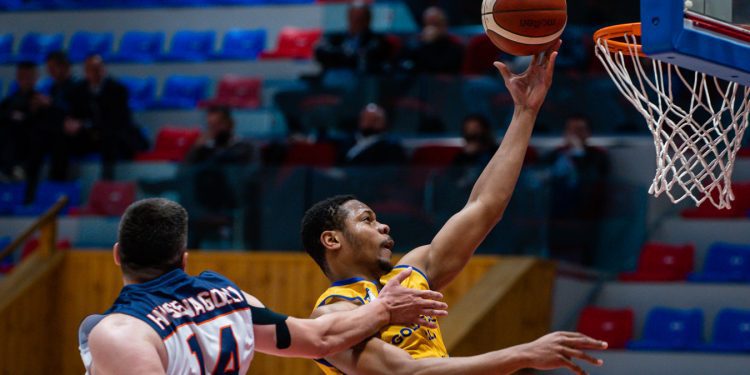 Skuadra e Yllit e bën hapin e duhur drejt titullit kampion