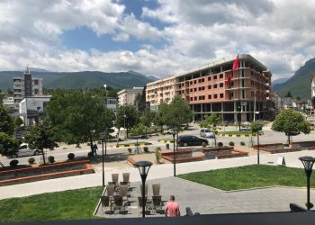 Arrestohet deçanasi pasi që shantazhoj një femër