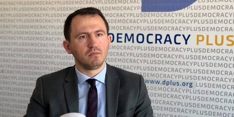 Krasniqi: Të vlerësohet nga Gjykata vendimi i Presidentes për shkarkimin e Dakës