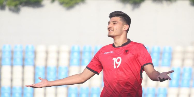 Në mesin e 100 kandidatëve është një shqiptar për çmimin e Tuttosport