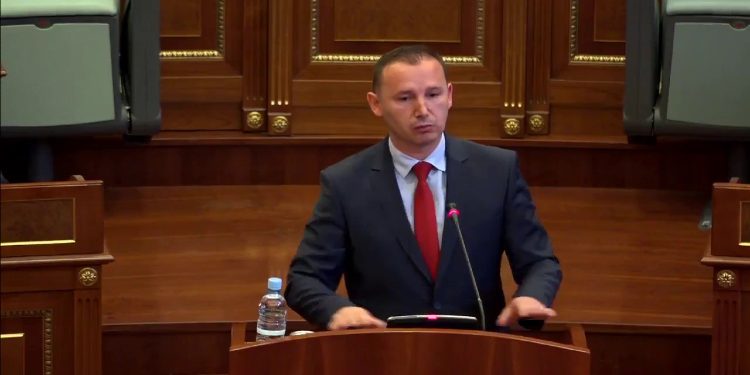 Zemaj paralajmëron Muratin: Një ditë nuk do ta kesh as përkrahjen e grupit tënd parlamentar