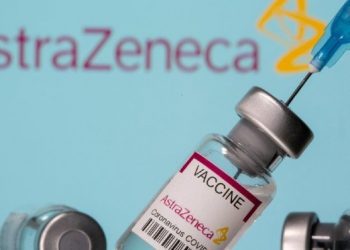 Vaksina AstraZeneca nuk rekomandohet për këta persona