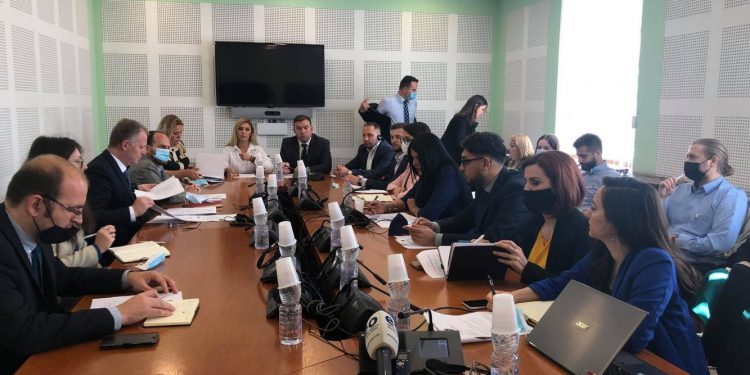 Bislimi raporton në Komision, numëron sfidat e dështimet e paraardhësve