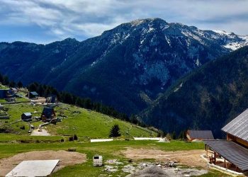 Vetaksidentohet një veturë në Bjeshkën e Deçanit, mbetet i lënduar një person