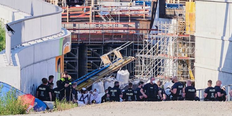 Arrestohen 13 gazetarë në Gjermani, Policia: U bënë pjesë e protestës