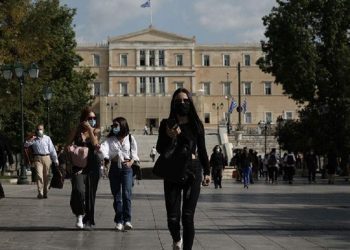 Qeveria greke stimulon të rinjtë për tu vaksinuar