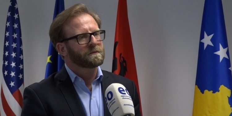 Haki Abazi: Marrëveshja e Washingtonit nuk është nënshkruar nga Kosova dhe Serbia