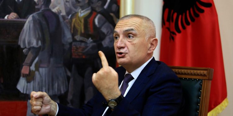 Ilir Meta nuk e përfillë seancën për shkarkimin e tij