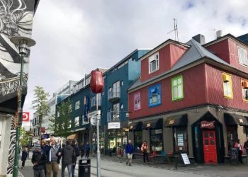 Ky është vendi i parë evropian që heq të gjitha kufizimet kundër koronavirusit