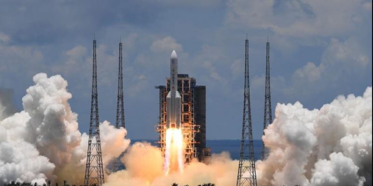 Vazhdon të rritet rivaliteti SHBA-Kinë në çështjet hapësinore