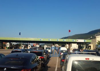 Vazhdon edhe këtë vikend fluksi i madh i qytetarëve për në Shqipëri