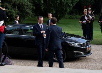 Kurti në Paris: Me Serbinë diskutojmë për marrëdhëniet tona, jo për statusin e Kosovës