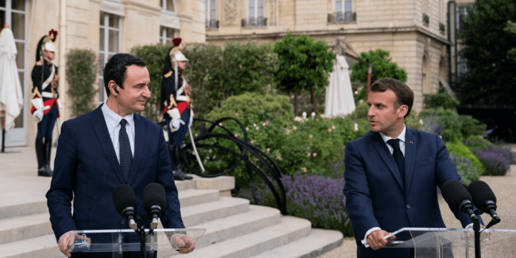 Kurti në Paris: Me Serbinë diskutojmë për marrëdhëniet tona, jo për statusin e Kosovës