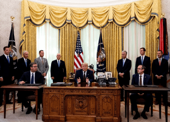 Amerikanët ia dorëzojnë Kurtit “Raportin për Ujmanin” nga Marrëveshja e Washingtonit