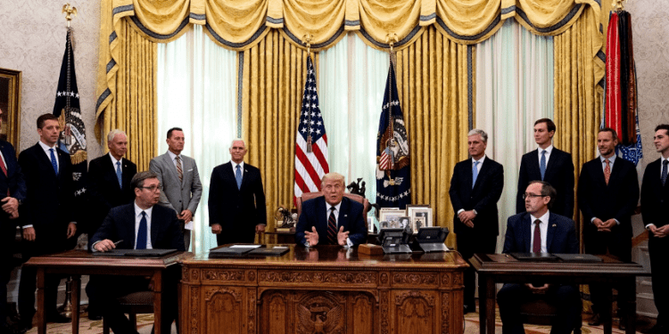 Amerikanët ia dorëzojnë Kurtit “Raportin për Ujmanin” nga Marrëveshja e Washingtonit