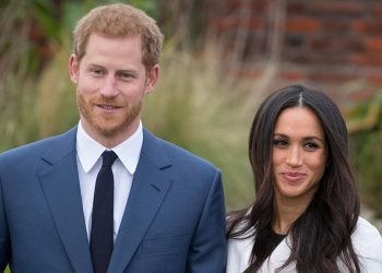 Markle dhe Harry ndajnë më në fund foton e parë të princeshës Lilibet