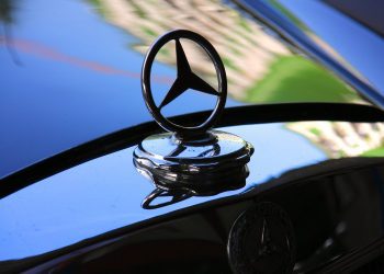 Mercedesi në SHBA nxjerr aksidentalisht të dhënat e gati 1.000 klientëve