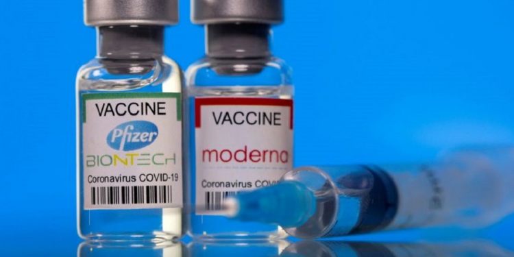 CDC: Vaksinat Pfizer dhe Moderna mund të shkaktojnë miokardi