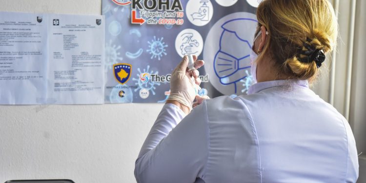 Mbi 150 mijë kosovarë kanë marrë dozën e parë të vaksinën anti-Covid