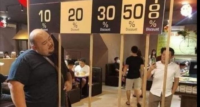 Për t’i vetëdijesuar njerëzit për rreziqet e mbipeshës, një restorant bëri këtë veprim