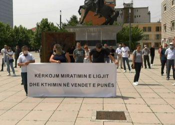 Punëtorët e Sindikatës së Lotarisë protestojnë sërish para Qeverisë