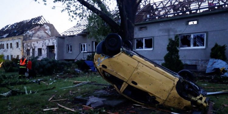 Gjendje e jashtëzakonshme në Çeki, vendi goditet nga tornado e fuqishme