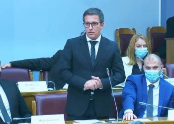 Deputeti malazez kërkon ndërprerjen e raporteve shtetërore me Kosovën, e quan shtet terrorist