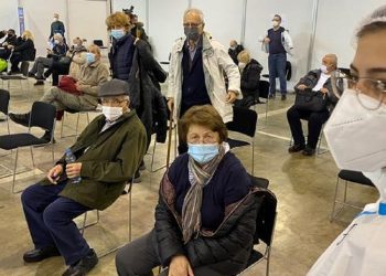 Qytetarë të Maqedonisë së Veriut po marrin dozën e 2 të vaksinës në Serbi