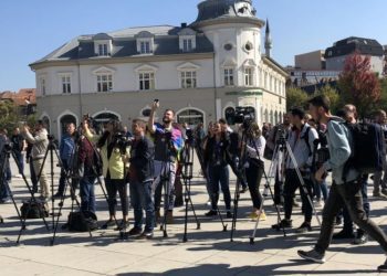 Nga sot gazetarët, kameramanët dhe fotoreporterët mund të aplikojnë për vaksinim
