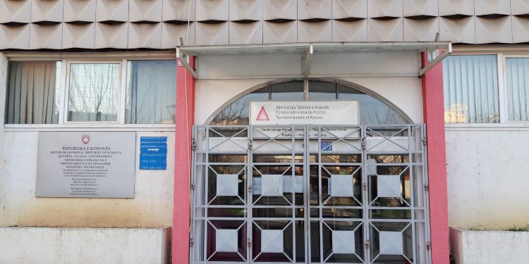 Punëtorët e ATK-së në grevë me orar të plotë