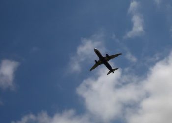 Zhduket aeroplani me 28 persona në Rusi