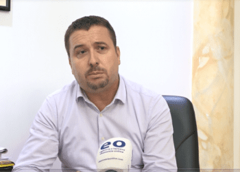 “Ani kur po i shoh këta të estradës..”, Latifi ironizon me artistët që po deklarohen për çështjet politike