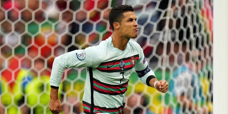 Ronaldo në garë për “Këpucën e artë”