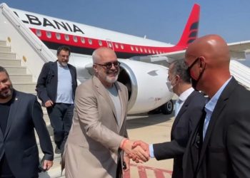Edi Rama shkon në Liban për riatdhesimin e 19 shqiptarëve nga kampi famkeq