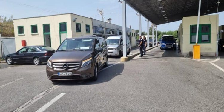 Konjufca ngushëllon familjet e viktimave të aksidentit në Kroaci