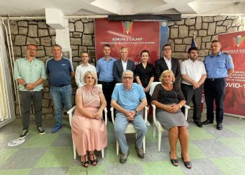 Lutfi Haziri vaksinohet me AstraZeneca, bën thirrje për qytetarët: Vaksinohuni e mos iu besoni teorive konspirative