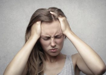 Këto shenja tregojnë se mund të vuani nga migrena