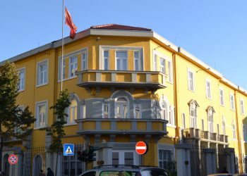 Në Shqipëri mbi 83 mijë punonjës bëjnë pjesë në administrata