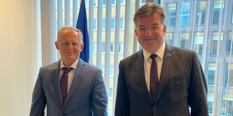 Lajçak në takim me Bislimin, u bisedua për dialogun Kosovë – Serbi